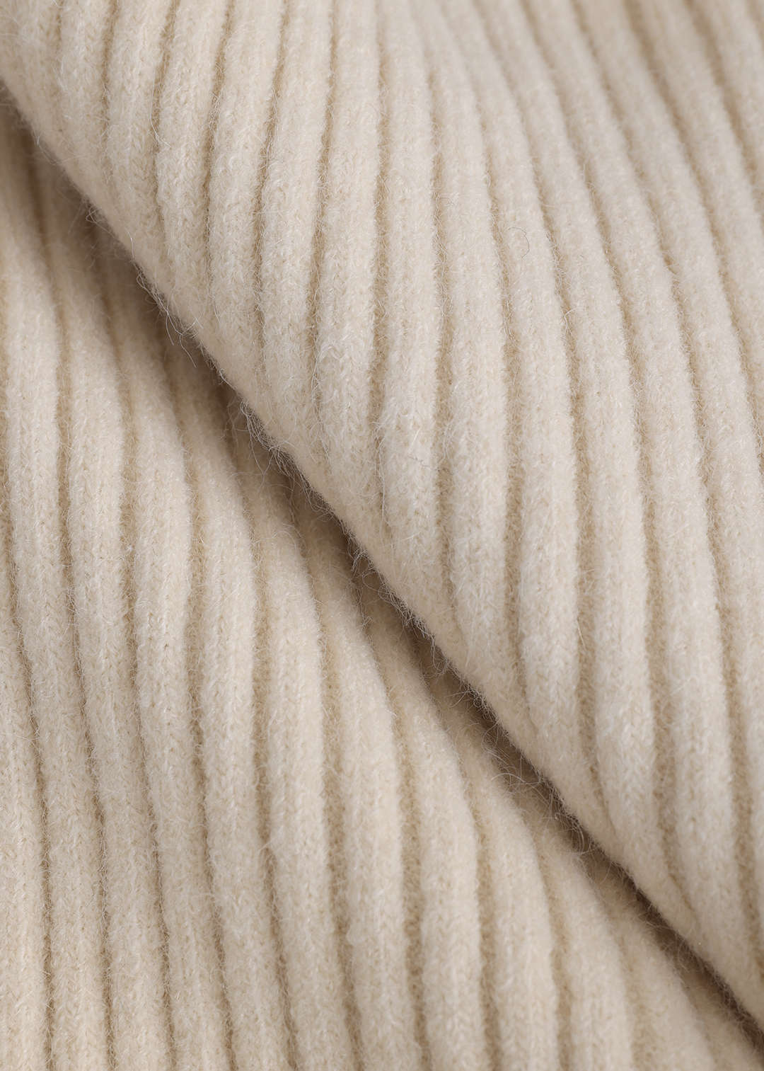 Shira | Strick-Zweiteiler-Set mit Crop-Pullover & Figurbetontem Kleid