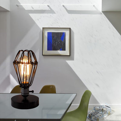 Noctiron – Industrielle Tischlampe mit Kronenblatt-Rahmen