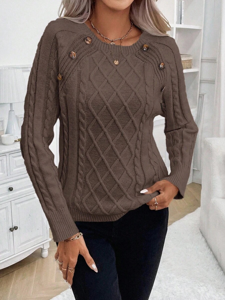 Clara – Pullover mit Knopfdetails und Zopfmuster