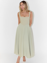 Julia - Elegantes Midikleid mit quadratischem Ausschnitt in Hellgrün