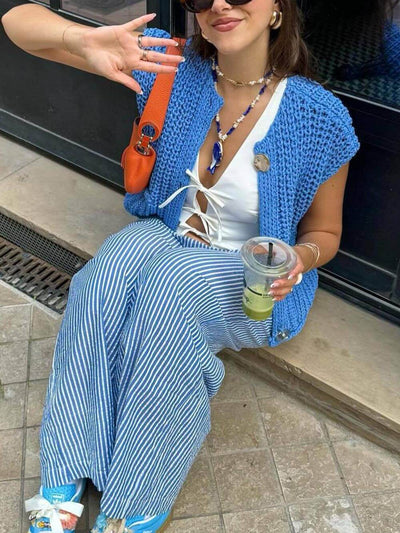 Eleganter ärmelloser, cropped Strickcardigan mit Taschen