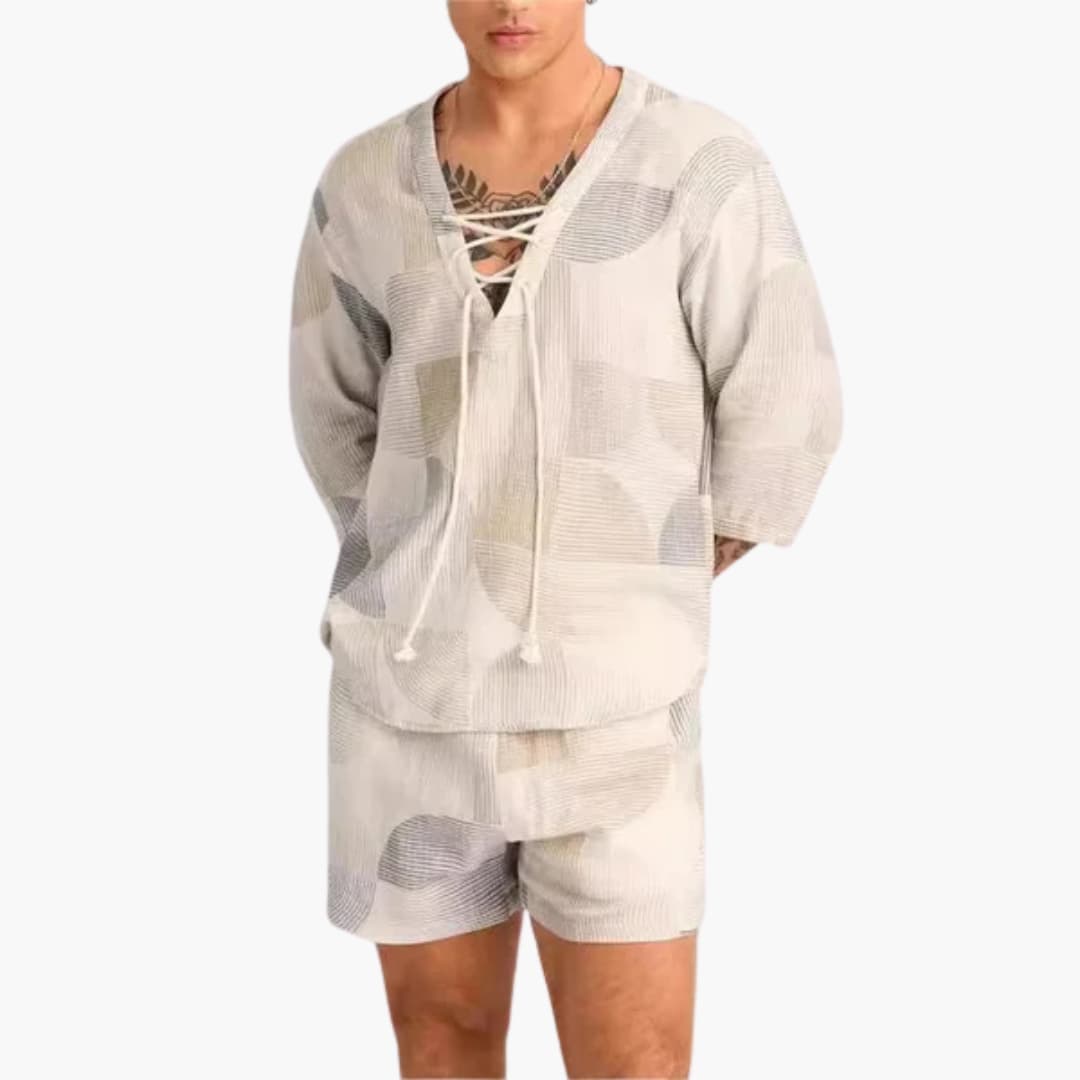 Herren Sommer Set mit Spitzenausschnitt und kurzen Hosen