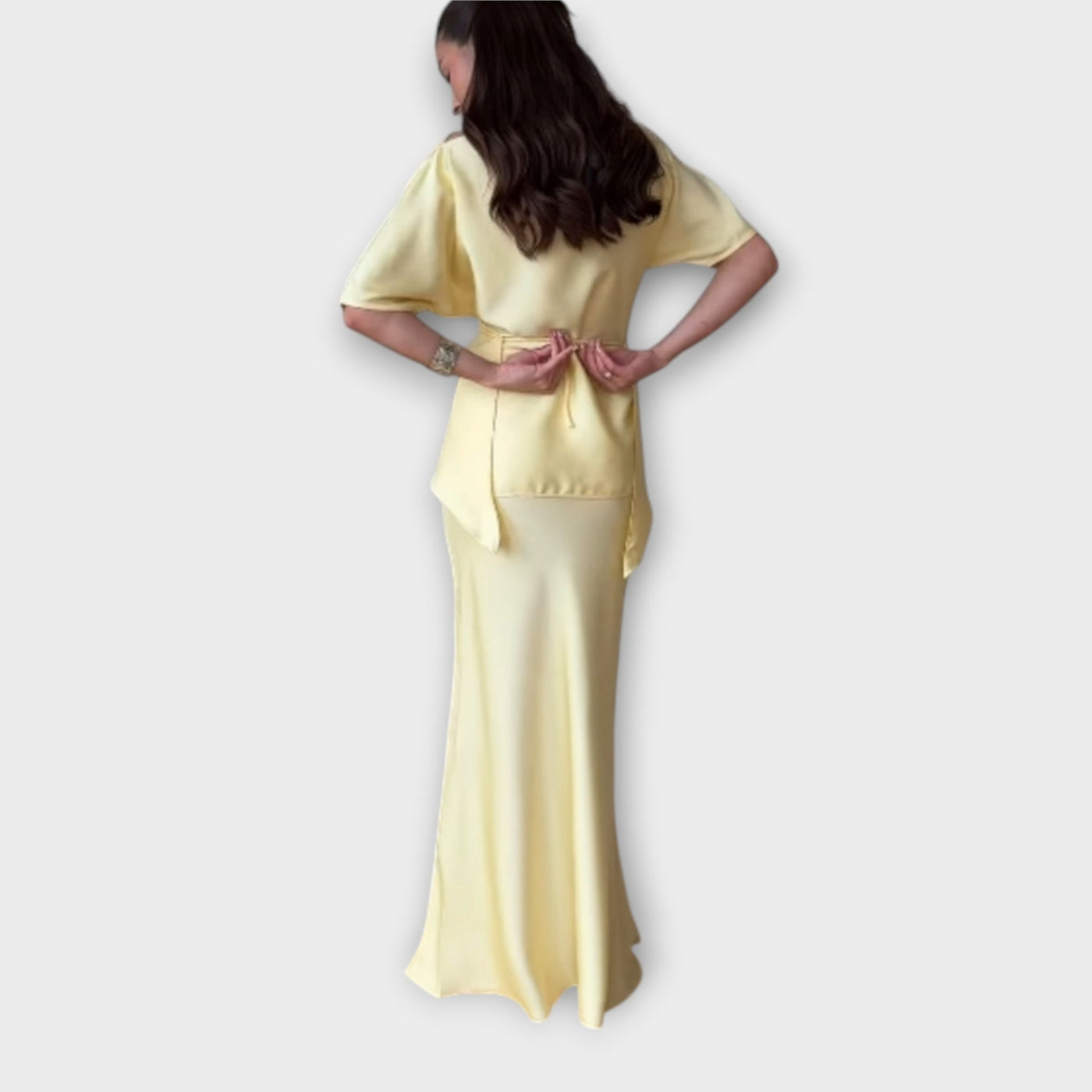 Finja - Off-Shoulder Top mit Knotenfront und Rock-Ensemble