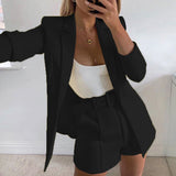 Damen nan tailliertes Longblazer-Shorts Set mit betonter Schulterpartie, hoher Taille und breitem Gürtel Drune in Schwarz