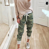 Damen nan lässige Camouflage Jogginghose mit Kordelzug und gerippten Bündchen Drune in Olivgrün