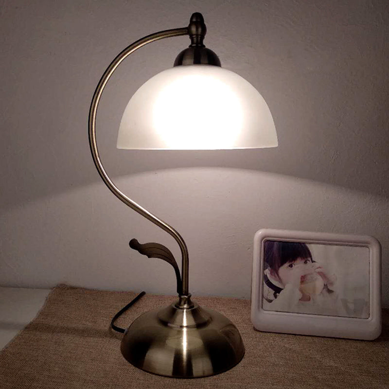 Veloura | Elegante Opalglas Tischlampe mit Vintage-Charme