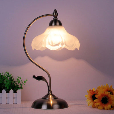 Veloura | Elegante Opalglas Tischlampe mit Vintage-Charme