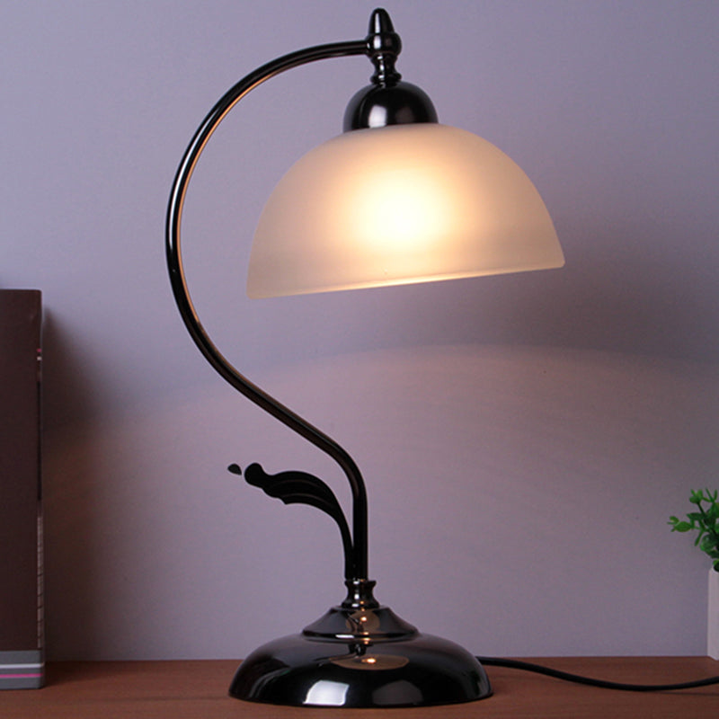Veloura | Elegante Opalglas Tischlampe mit Vintage-Charme