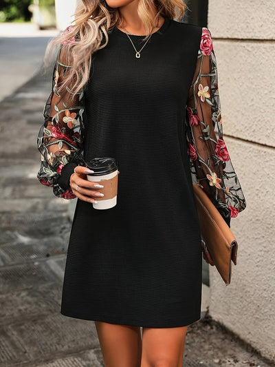 Elegantes Minikleid | Florale Stickerei | Transparente Ärmel