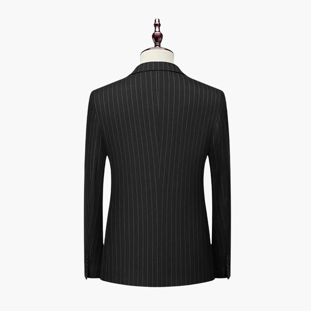 Herrenanzug zweiteilig mit Nadelstreifen und Reverskragen
