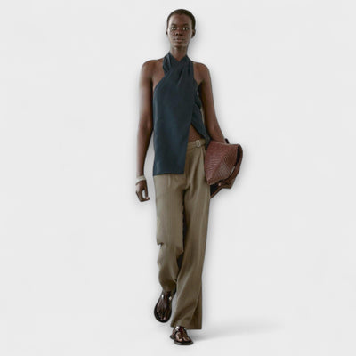 Hannah - Blauer Halter Neck Top mit Rückenausschnitt