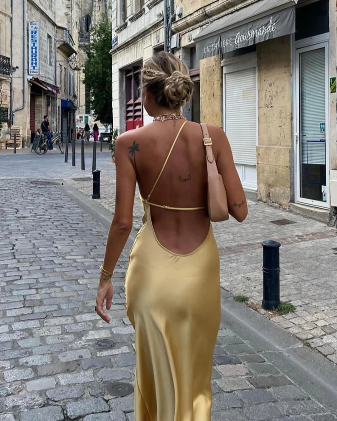 Elisa | Langes Abendkleid mit offenem Rücken und Satin-Schlitz