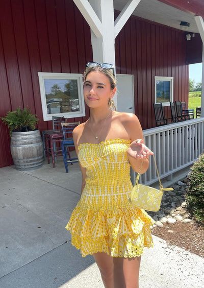 Schulterfreies Minikleid | Smock-Design & Lochstickerei | Sommerliche Leichtigkeit