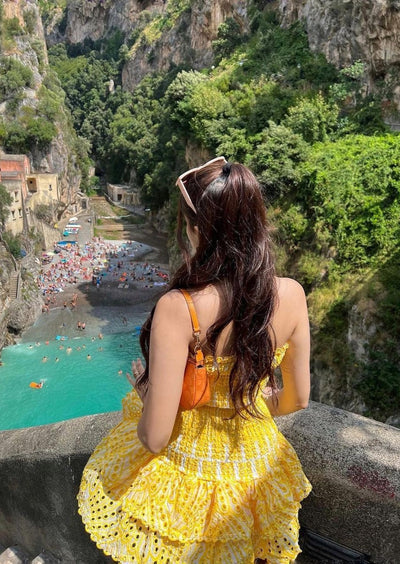 Schulterfreies Minikleid | Smock-Design & Lochstickerei | Sommerliche Leichtigkeit