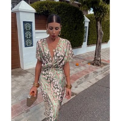 Julia | Festliches Damenkleid mit V-Ausschnitt in Grün – Elegant & Vielseitig