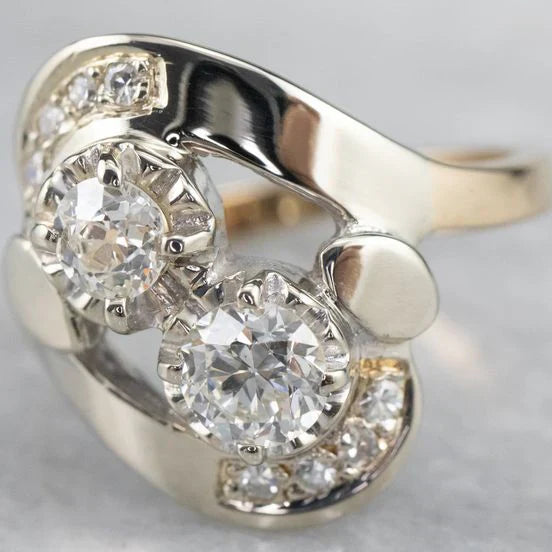 Unregelmäßig gewellter Zirkonia-Ring im Vintage-Stil