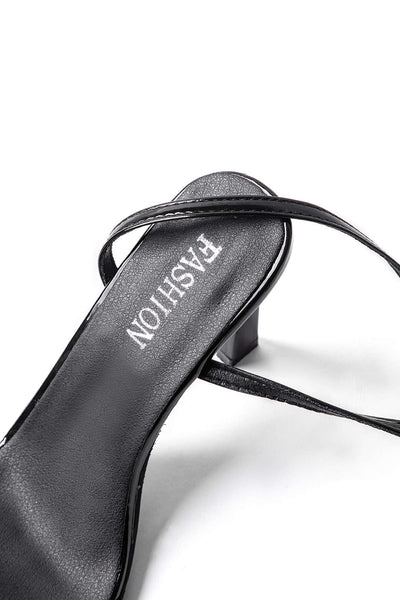 Olive | Lackleder Riemchenabsätze mit goldenen Schnallenakzenten