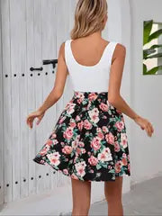 Ruby - Strandkleid mit quadratischem Ausschnitt und tropischem Blumendruck