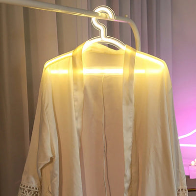 LumaHook – Stilvolle beleuchtete Kleiderbügel für eine einfache Garderobennavigation