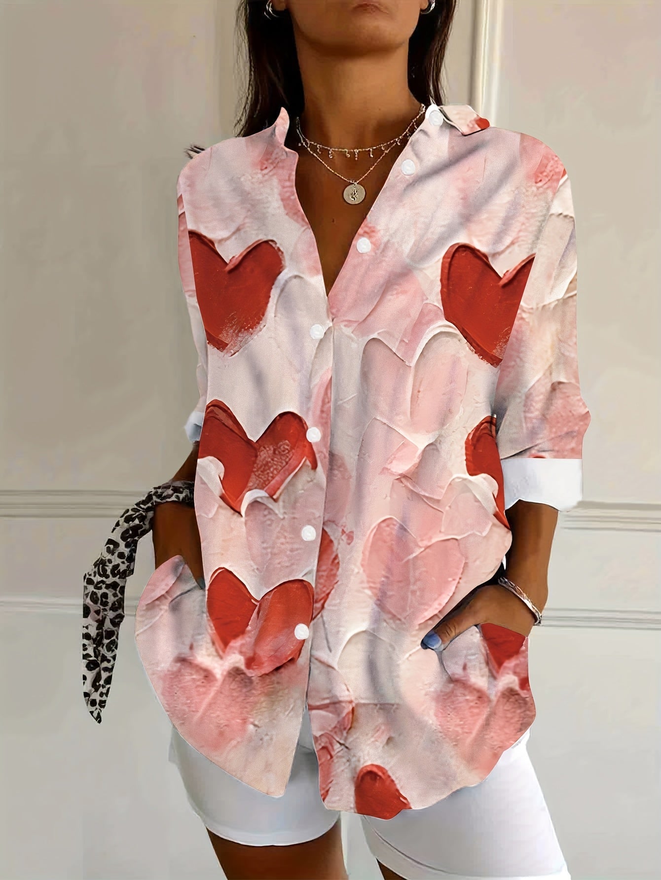 Stylische Hemdbluse | Herz-Print | Romantische Lässigkeit