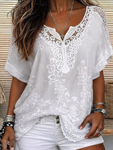 Jennie | Boho-Bluse mit V-Ausschnitt und Stickerei in Weiß