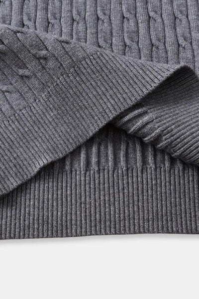 Eleganter Zopfstrickpullover mit Reißverschluss