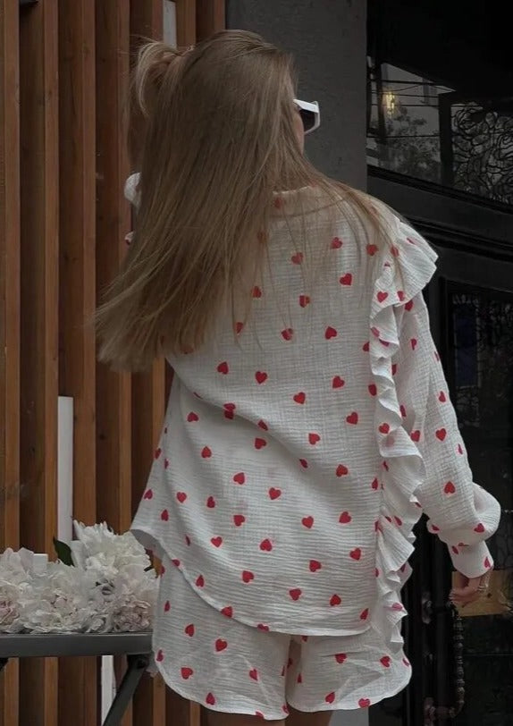 Zweiteiliges Set mit Herzprint | Oversize-Hemd & Shorts | Romantischer Look