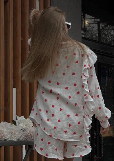 Zweiteiliges Set mit Herzprint | Oversize-Hemd & Shorts | Romantischer Look