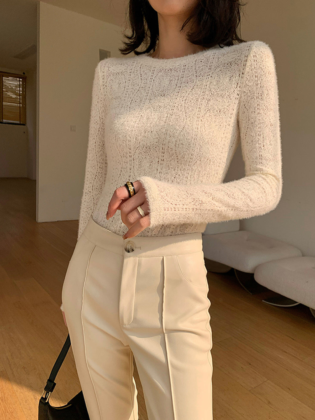 Flauschiger Strickpullover | Feine Spitzenoptik & Figurbetonter Schnitt | Elegant & Zart