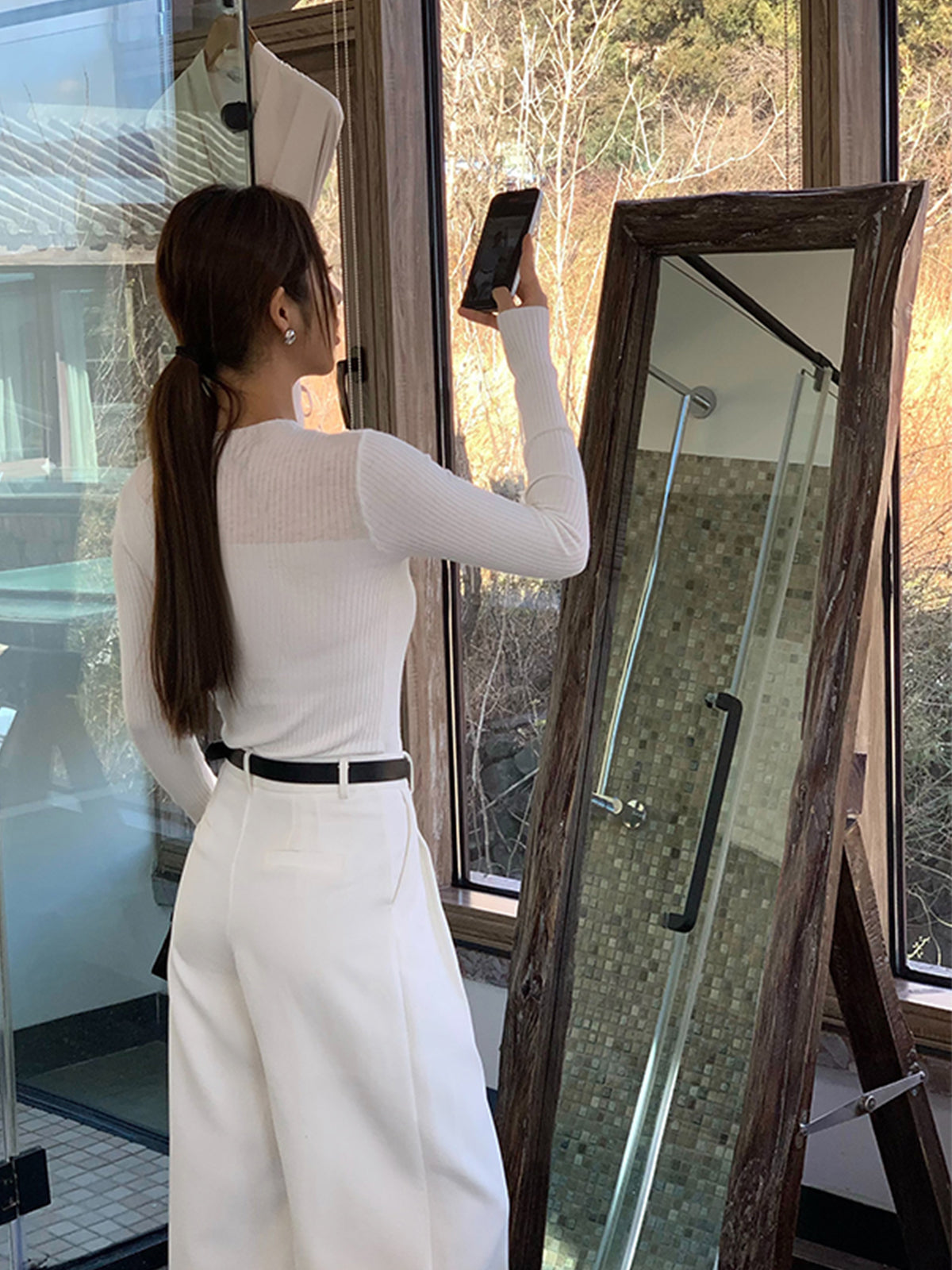 Gerippter Langarm-Pullover | Transparente Schulterpartie & Figurnahe Passform | Modern & Elegant