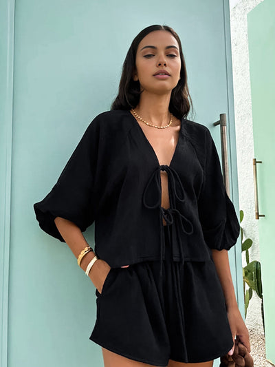 Zweiteiliges Sommer-Set | Blusentop mit Bindebändern & Shorts | Luftig & Feminin