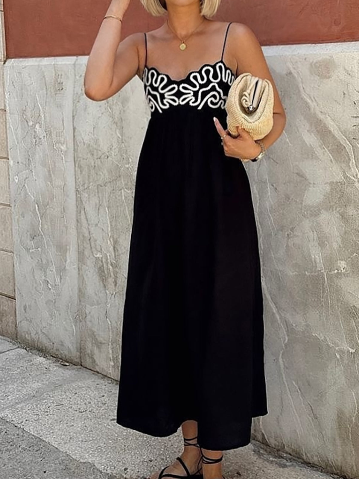 Sommerliches Maxikleid | Besticktes Bustier & Spaghettiträger | Leicht & Feminin