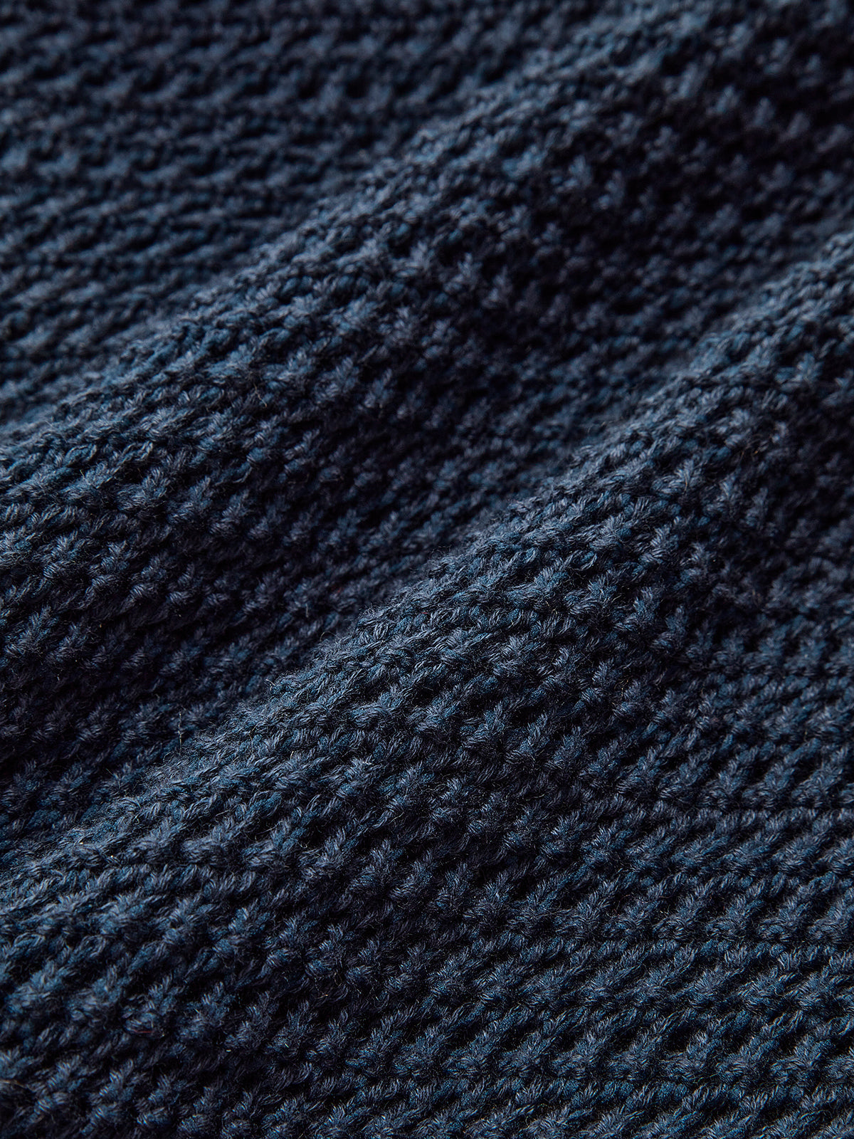 Gehäkelter Strick-Cardigan | Asymmetrische Knopfleiste & Grobstrick-Optik | Modern & Stylisch