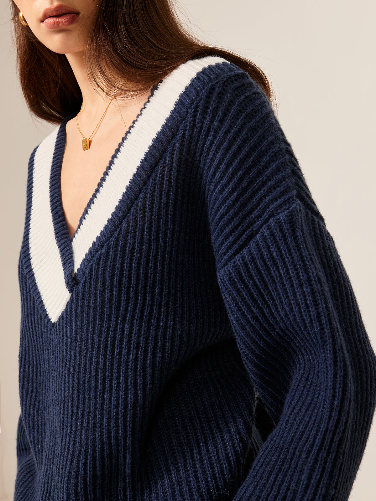 Schulterfreier Zopfmuster-Pullover | Fransen-Details | Boho-Eleganz