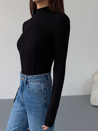 Figurbetontes Langarm-Top | Minimalistisches Design & Ziernähte | Elegant & Modern