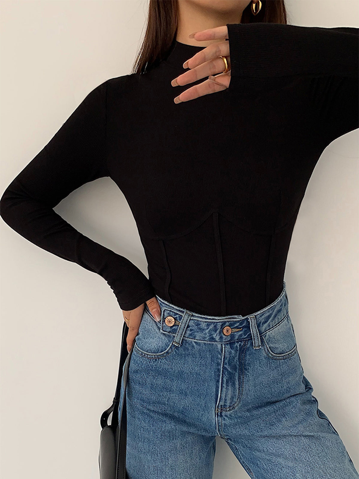 Figurbetontes Langarm-Top | Minimalistisches Design & Ziernähte | Elegant & Modern