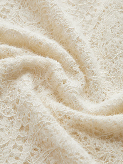 Flauschiger Strickpullover | Feine Spitzenoptik & Figurbetonter Schnitt | Elegant & Zart