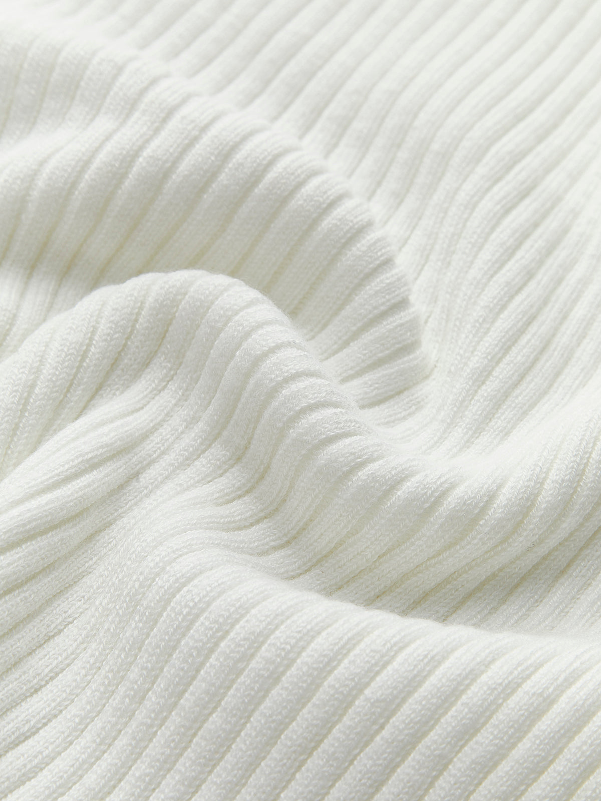 Gerippter Langarm-Pullover | Transparente Schulterpartie & Figurnahe Passform | Modern & Elegant