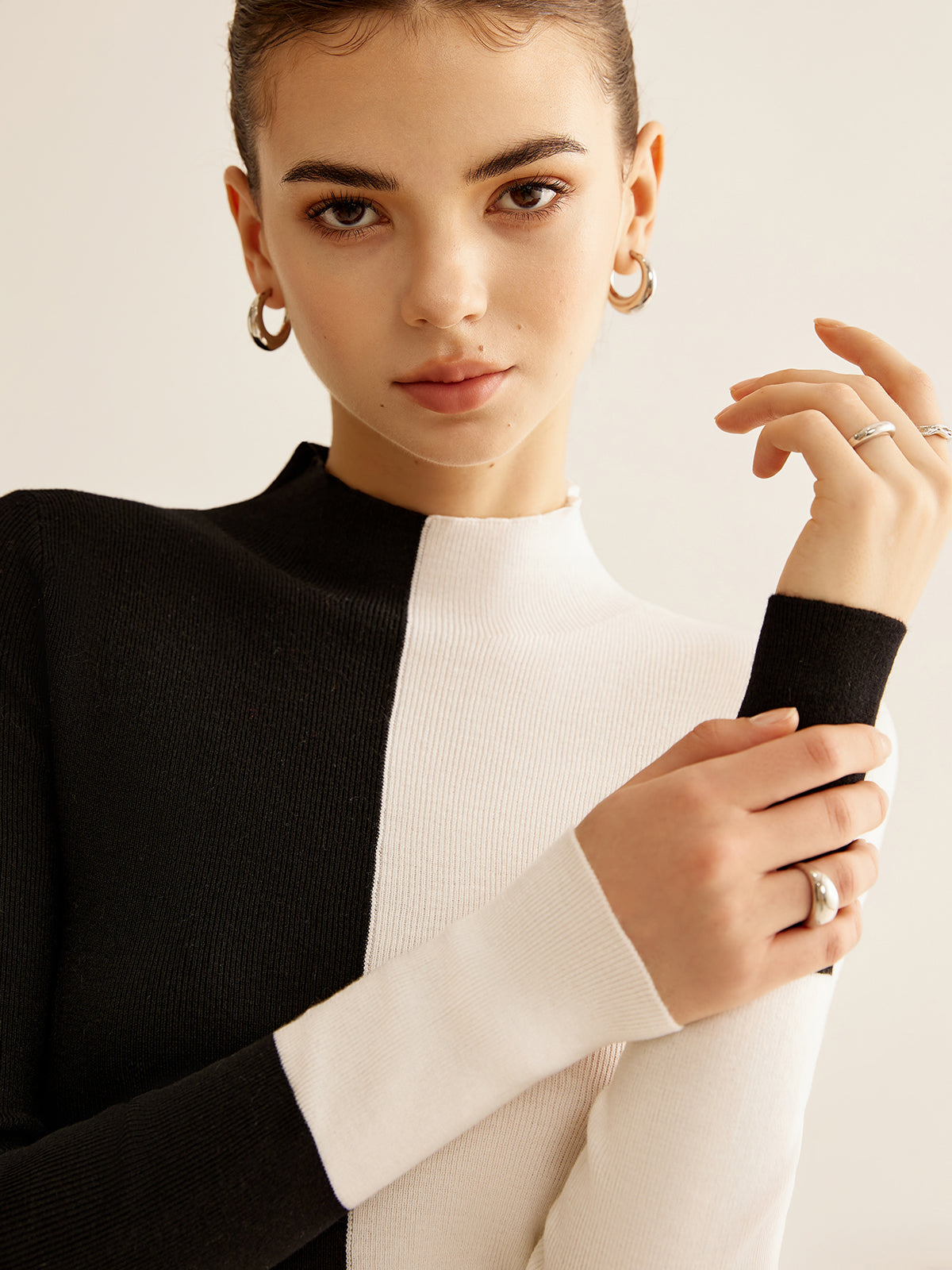 Kontrast-Pullover | Zweifarbiges Design & Figurbetonte Passform | Modern & Stilvoll