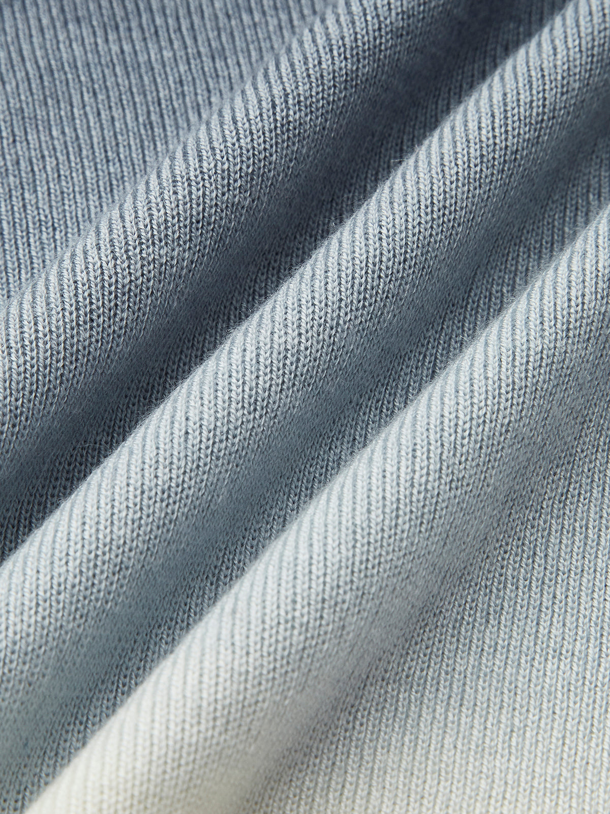 Ombre-Rollkragenpullover | Farbverlauf & Figurbetonte Passform | Modern & Elegant