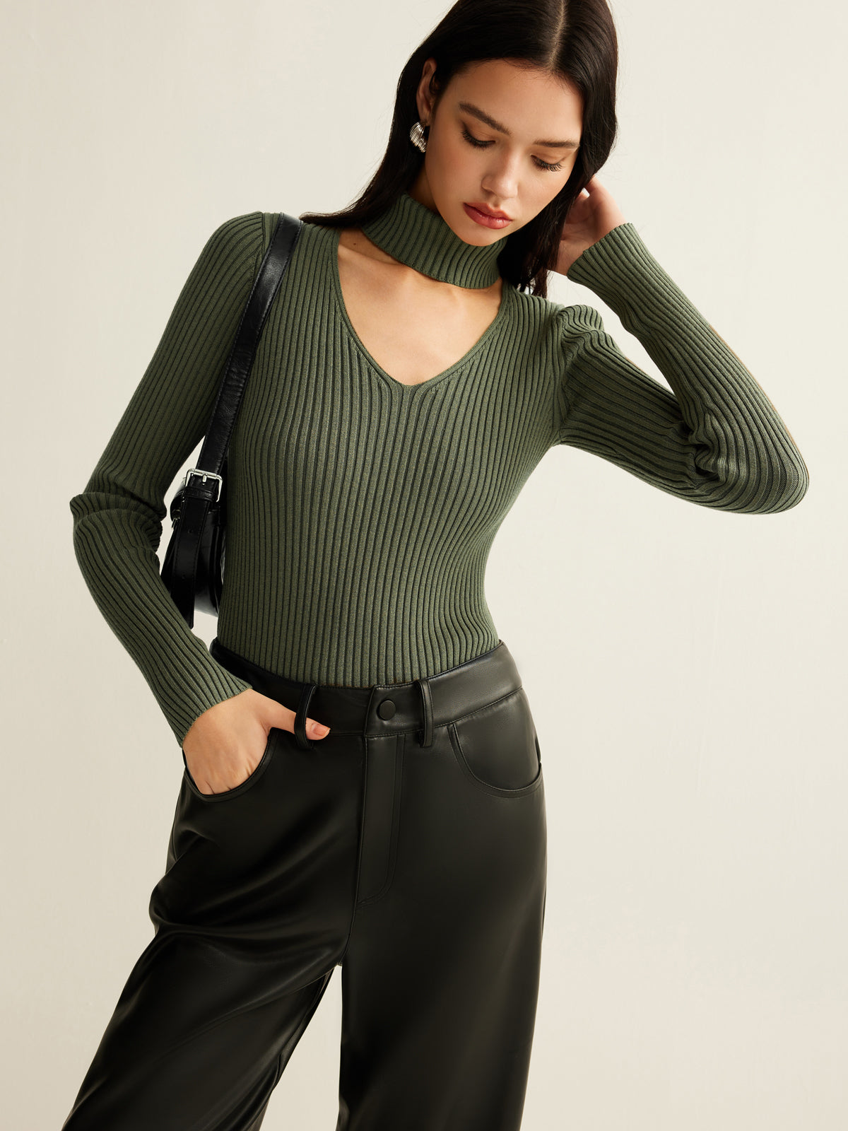 Gerippter Strickpullover | Cut-Out Kragen | Moderner & Eleganter