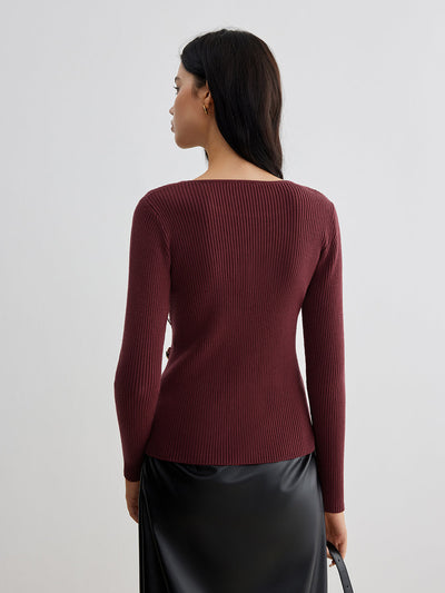 Gerippter Strickpullover | Asymmetrischer Saum | Elegante Knopfdetails