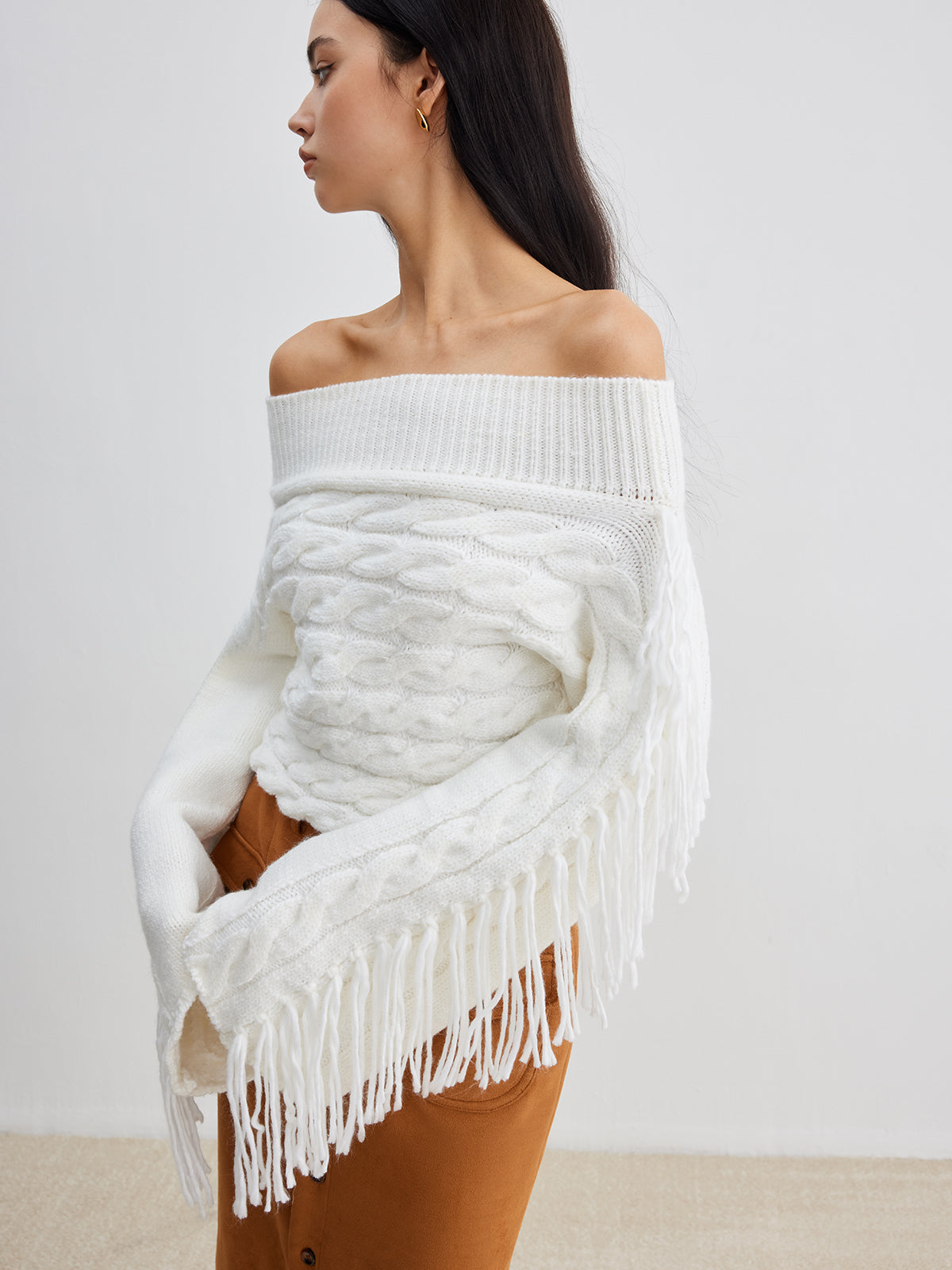 Schulterfreier Zopfmuster-Pullover | Fransen-Details | Boho-Eleganz