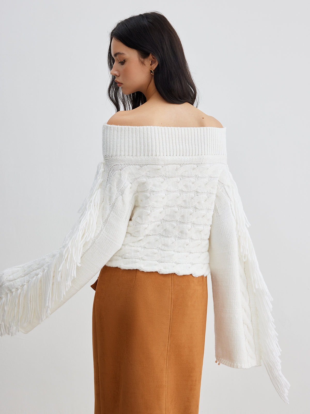 Schulterfreier Zopfmuster-Pullover | Fransen-Details | Boho-Eleganz