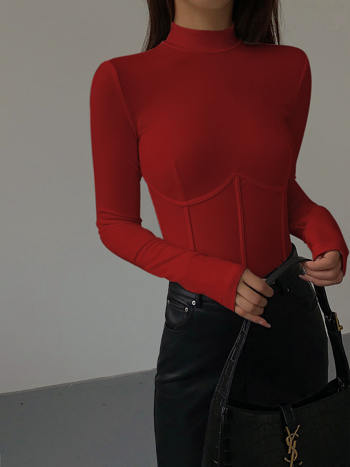 Figurbetontes Langarm-Top | Minimalistisches Design & Ziernähte | Elegant & Modern