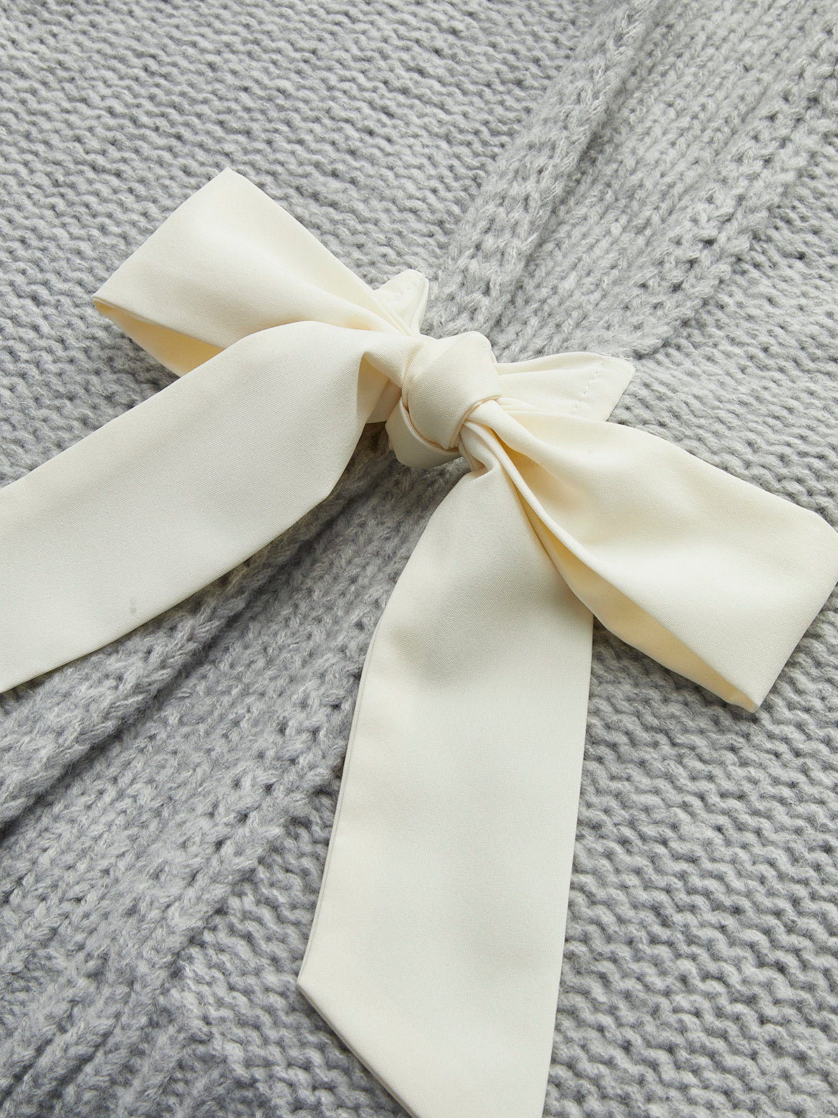 Strick-Cardigan | Schleifenverschluss & Ballonärmel | Feminine Eleganz