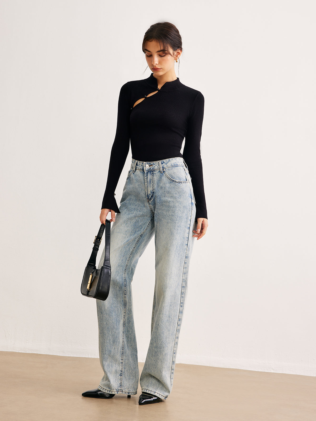 Cut-Out-Langarmshirt | Asymmetrisches Detail & Stehkragen | Modern & Elegant