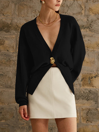 Eleganter Strick-Cardigan | Tiefes Dekolleté & Goldknopf-Detail | Modern & Feminin