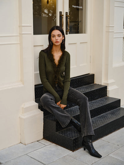 Strick-Cardigan mit Kunstfellbesatz | Tiefer V-Ausschnitt & Figurbetonter Schnitt | Elegant & Trendy