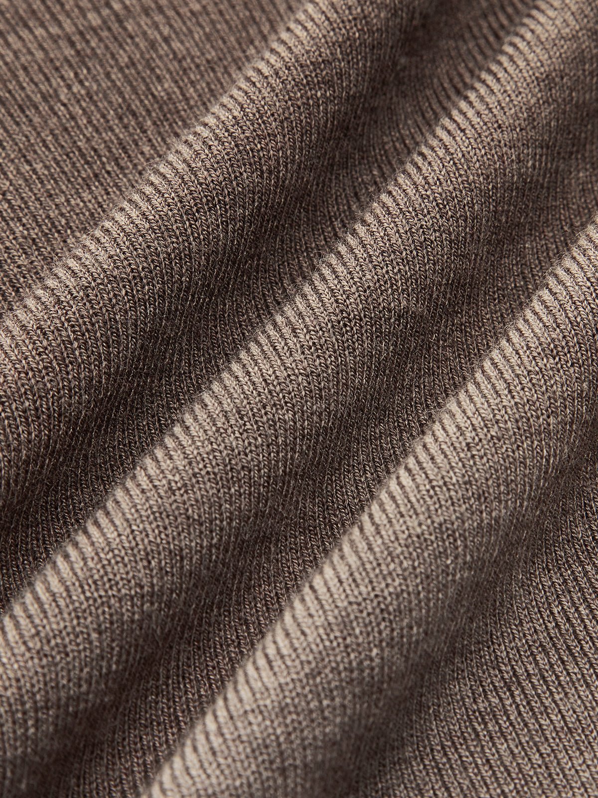 Ombre-Rollkragenpullover | Farbverlauf & Figurbetonte Passform | Modern & Elegant